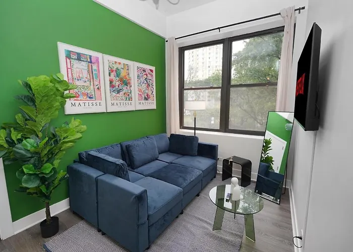 Cozy 2br Near Mccormick & Wintrust With Opt Parking